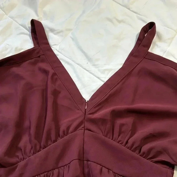Tobi V plunge neck open shoulder burgundy romper size medium - Picture 7 of 7